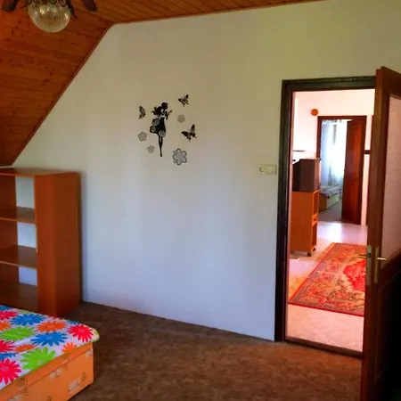 Pensión Balaton House *