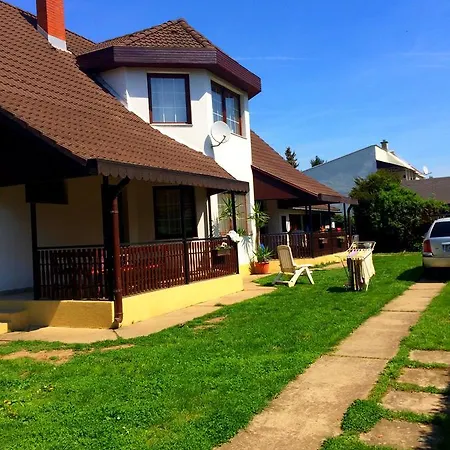 Balaton House Pensión *